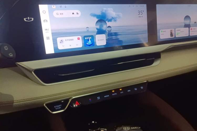 Used Geely Auto Monjaro L 2024 2.0TD High-Power Automatic Two-Wheel Drive Yunqi Version Audio And AC Panel