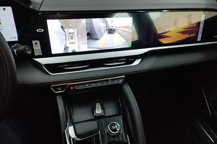 Used Geely Auto Monjaro L 2024 2.0TD DCT EVO Two-Wheel Drive Long-Range Version Audio And AC Panel