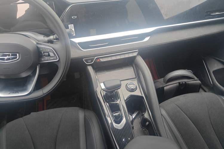 Used Geely Auto Monjaro L 2024 2.0TD High-Power Automatic Two-Wheel Drive Skyline Edition Audio And AC Panel