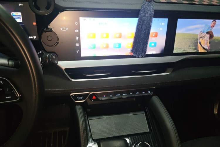 Used Geely Auto Monjaro L 2024 2.0TD High-Power Automatic Two-Wheel Drive Yunqi Version Audio And AC Panel