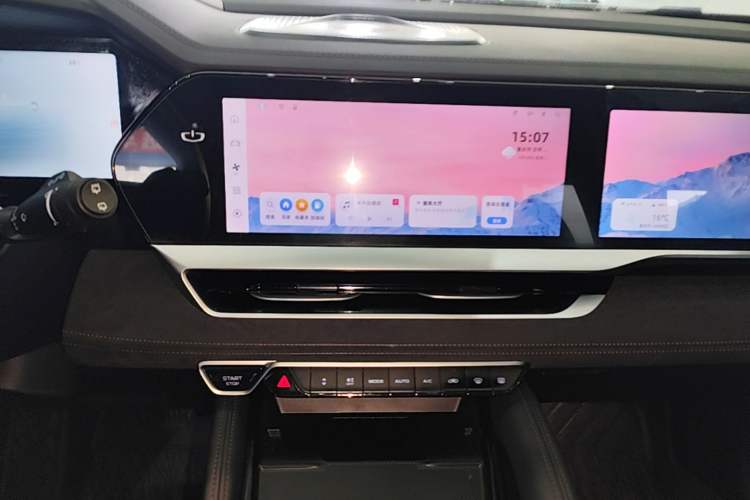 Used Geely Auto Monjaro L 2024 2.0TD High-Power Automatic Two-Wheel Drive Skyline Edition Audio And AC Panel