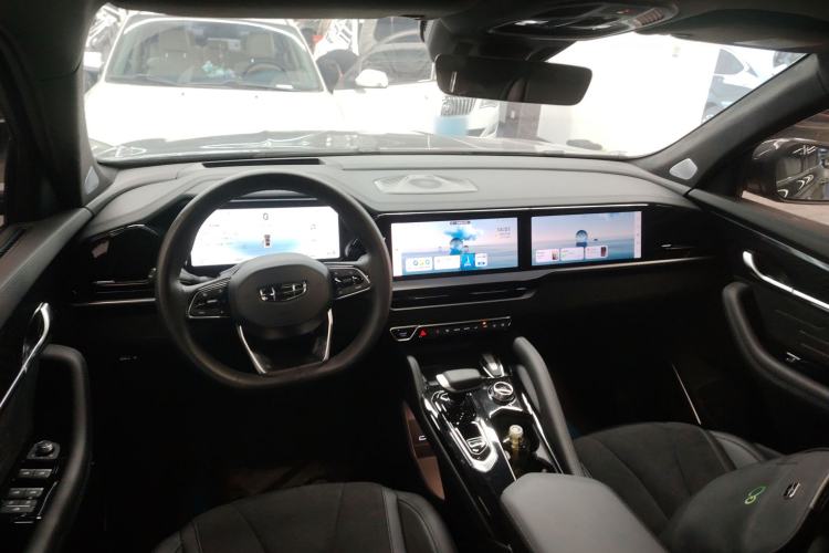 Used Geely Auto Monjaro L 2024 2.0TD High-Power Automatic Two-Wheel Drive Skyline Edition Center Console