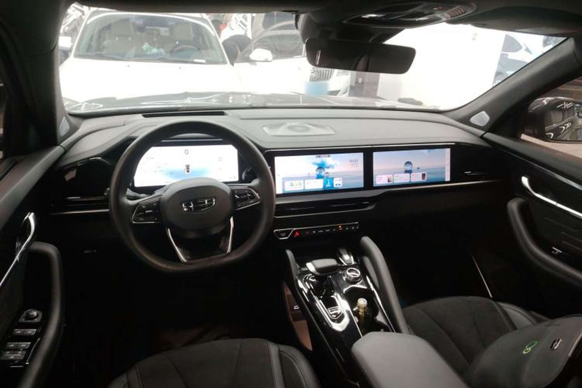 Used Geely Auto Monjaro L 2024 2.0TD High-Power Automatic Two-Wheel Drive Skyline Edition Center Console
