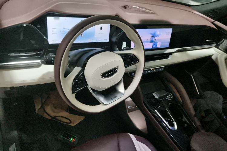 Used Geely Auto Monjaro L 2024 2.0TD High-Power Automatic Two-Wheel Drive Yunqi Version Center Console