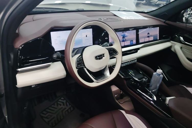 Used Geely Auto Monjaro L 2024 2.0TD High-Power Automatic Two-Wheel Drive Yunqi Version Center Console