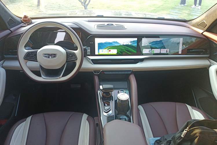 Used Geely Auto Monjaro L 2024 2.0TD High-Power Automatic Two-Wheel Drive Yunqi Version Center Console