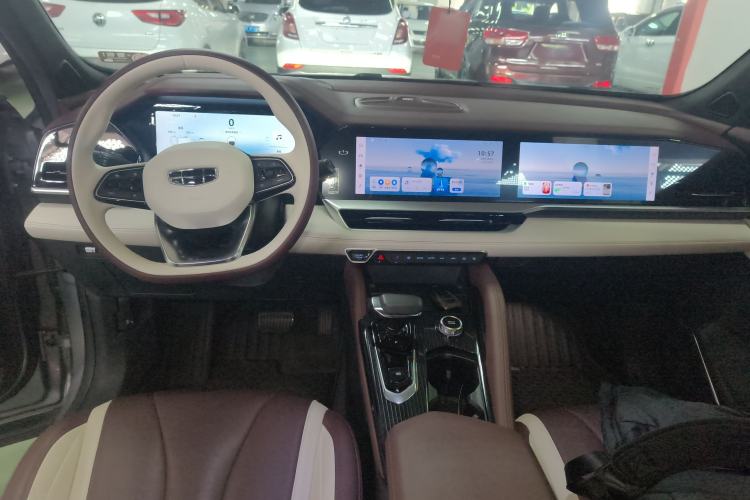 Used Geely Auto Monjaro L 2024 2.0TD High-Power Automatic Two-Wheel Drive Yunqi Version Center Console