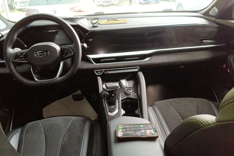 Used Geely Auto Monjaro L 2024 2.0TD High-Power Automatic Two-Wheel Drive Skyline Edition Center Console
