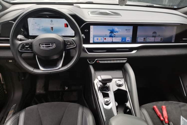 Used Geely Auto Monjaro L 2024 2.0TD High-Power Automatic Two-Wheel Drive Skyline Edition Center Console