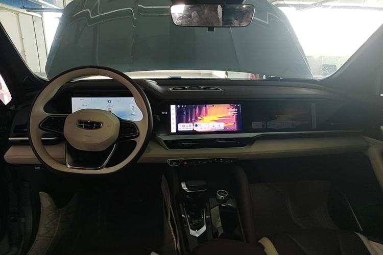 Used Geely Auto Monjaro L 2024 2.0TD High-Power Automatic Two-Wheel Drive Yunqi Version Center Console