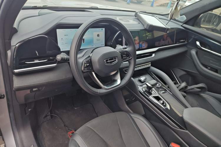 Used Geely Auto Monjaro L 2024 2.0TD High-Power Automatic Two-Wheel Drive Skyline Edition Center Console