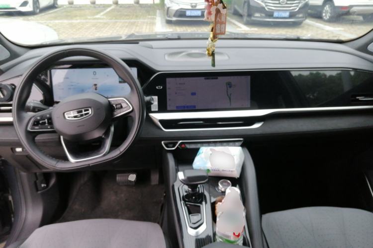 Used Geely Auto Monjaro L 2024 2.0TD High-Power Automatic Two-Wheel Drive Skyline Edition Center Console