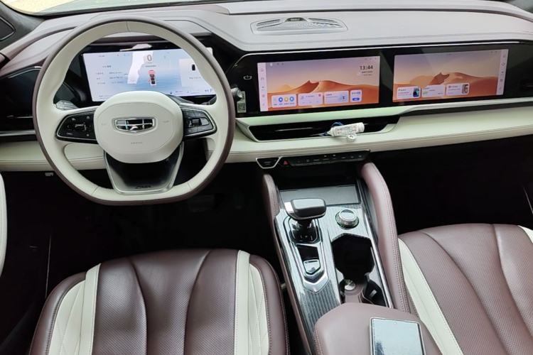 Used Geely Auto Monjaro L 2024 2.0TD High-Power Automatic Two-Wheel Drive Yunqi Version Center Console