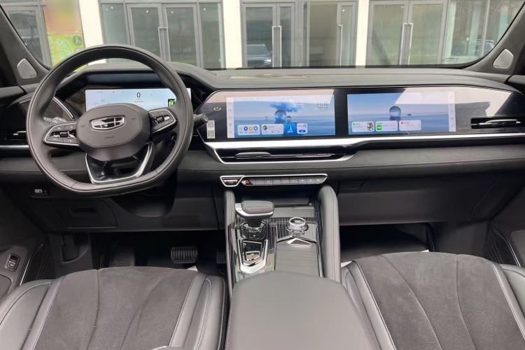 Used Geely Auto Monjaro L 2024 2.0TD High-Power Automatic Two-Wheel Drive Skyline Edition Center Console