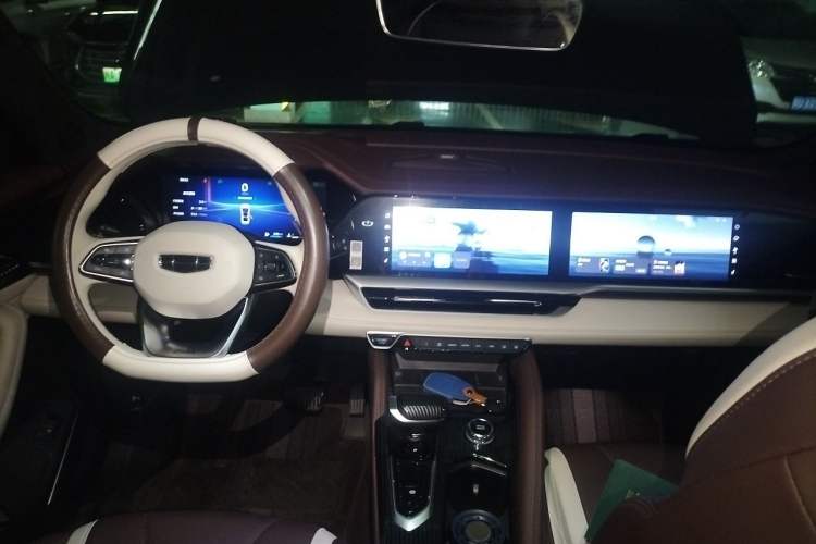 Used Geely Auto Monjaro L 2024 2.0TD High-Power Automatic Two-Wheel Drive Yunqi Version Center Console