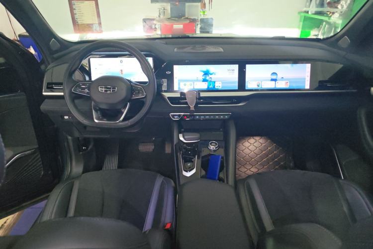 Used Geely Auto Monjaro L 2024 2.0TD High-Power Automatic Two-Wheel Drive Skyline Edition Center Console
