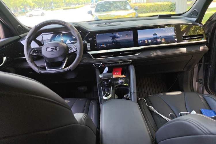 Used Geely Auto Monjaro L 2024 2.0TD DCT EVO Two-Wheel Drive Long-Range Version Center Console