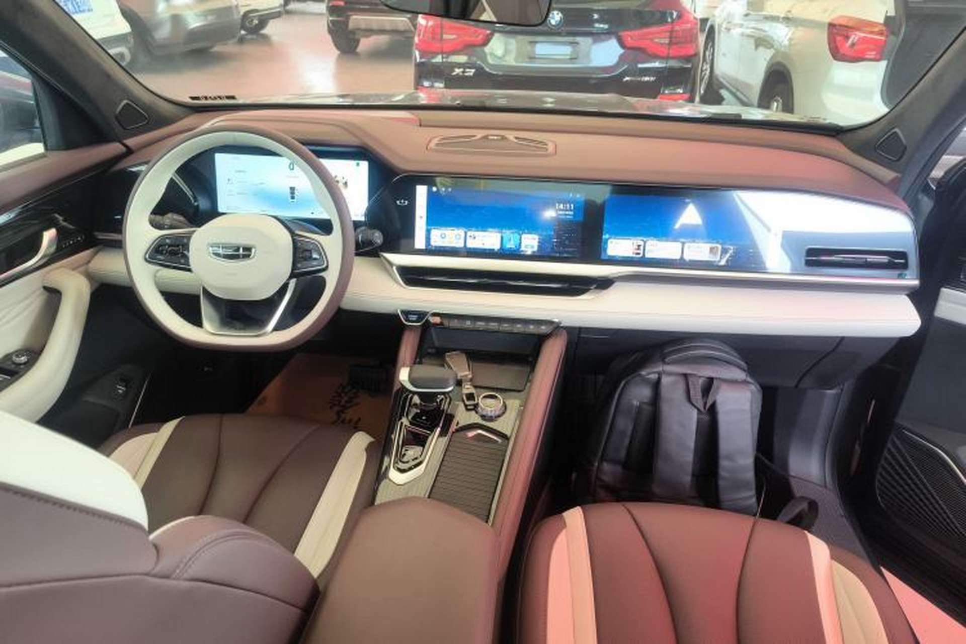 Used Geely Auto Monjaro L 2024 2.0TD High-Power Automatic Two-Wheel Drive Yunqi Version Center Console