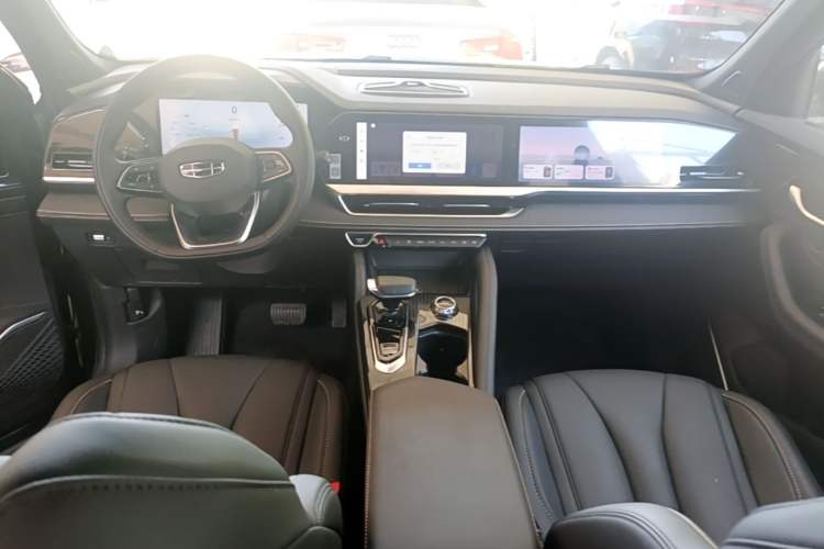 Used Geely Auto Monjaro L 2024 2.0TD DCT EVO Two-Wheel Drive Long-Range Version Center Console