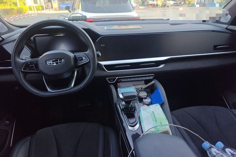 Used Geely Auto Monjaro L 2024 2.0TD High-Power Automatic Two-Wheel Drive Skyline Edition Center Console