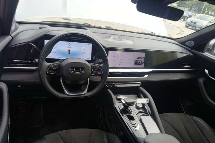 Used Geely Auto Monjaro L 2024 2.0TD High-Power Automatic Two-Wheel Drive Skyline Edition Center Console