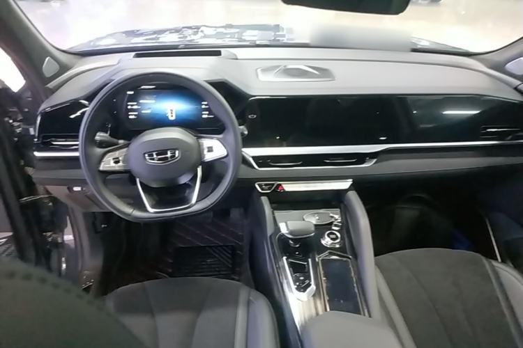 Used Geely Auto Monjaro L 2024 2.0TD High-Power Automatic Two-Wheel Drive Skyline Edition Center Console