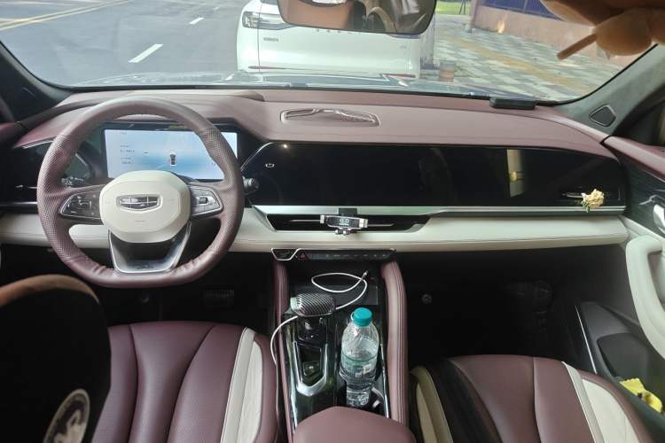 Used Geely Auto Monjaro L 2024 2.0TD High-Power Automatic Two-Wheel Drive Yunqi Version Center Console