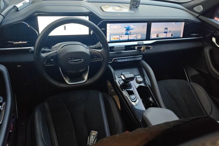 Used Geely Auto Monjaro L 2024 2.0TD High-Power Automatic Two-Wheel Drive Skyline Edition Center Console