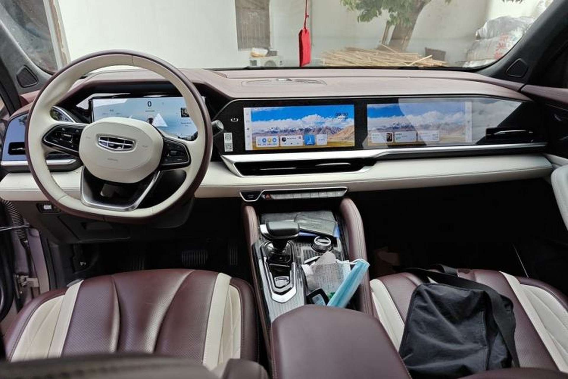 Used Geely Auto Monjaro L 2024 2.0TD High-Power Automatic Two-Wheel Drive Yunqi Version Center Console