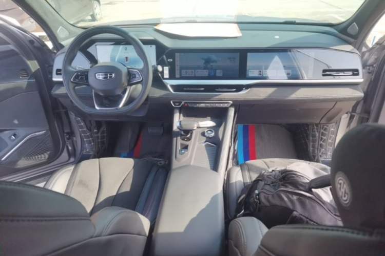 Used Geely Auto Monjaro L 2024 2.0TD High-Power Automatic Two-Wheel Drive Skyline Edition Center Console