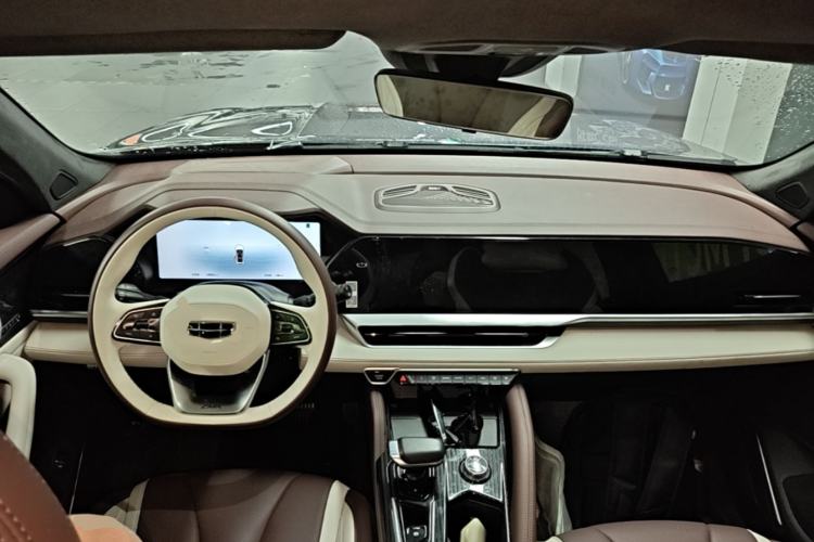 Used Geely Auto Monjaro L 2024 2.0TD High-Power Automatic Two-Wheel Drive Yunqi Version Center Console