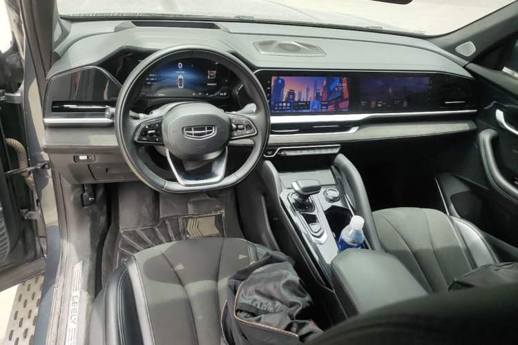 Used Geely Auto Monjaro L 2024 2.0TD High-Power Automatic Two-Wheel Drive Skyline Edition Center Console