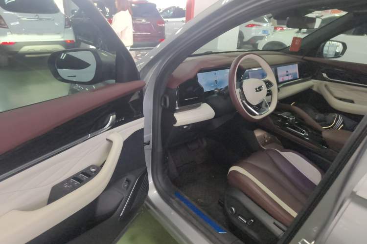 Used Geely Auto Monjaro L 2024 2.0TD High-Power Automatic Two-Wheel Drive Yunqi Version Driver Seat