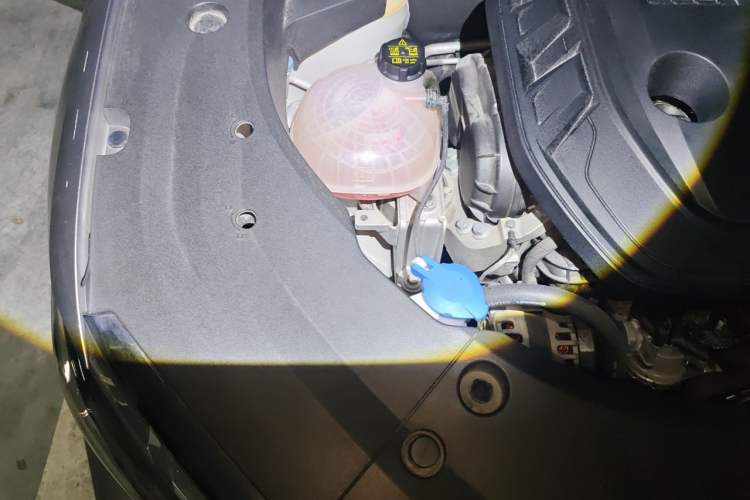 Used Geely Auto Monjaro L 2024 2.0TD High-Power Automatic Two-Wheel Drive Yunqi Version Engine Bay Right