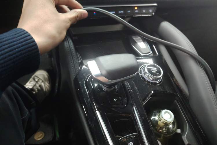 Used Geely Auto Monjaro L 2024 2.0TD High-Power Automatic Two-Wheel Drive Skyline Edition Gear Lever