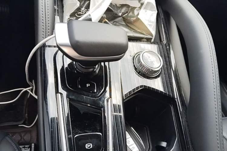 Used Geely Auto Monjaro L 2024 2.0TD DCT EVO Two-Wheel Drive Long-Range Version Gear Lever