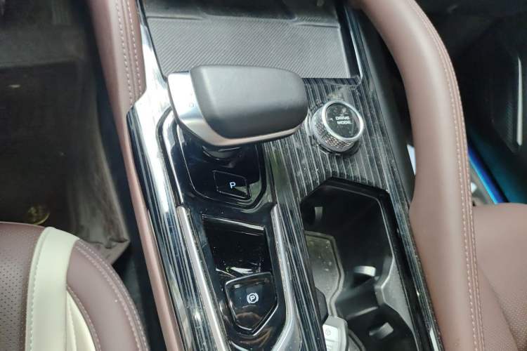 Used Geely Auto Monjaro L 2024 2.0TD High-Power Automatic Two-Wheel Drive Yunqi Version Gear Lever