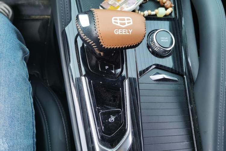 Used Geely Auto Monjaro L 2024 2.0TD High-Power Automatic Two-Wheel Drive Skyline Edition Gear Lever