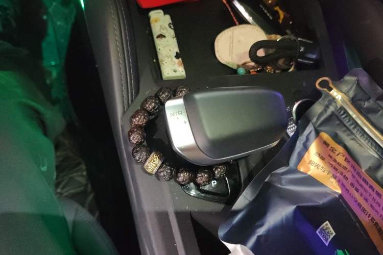 Used Geely Auto Monjaro L 2024 2.0TD DCT EVO Two-Wheel Drive Long-Range Version Gear Lever