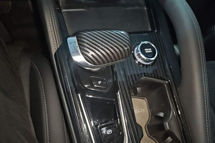 Used Geely Auto Monjaro L 2024 2.0TD High-Power Automatic Two-Wheel Drive Skyline Edition Gear Lever