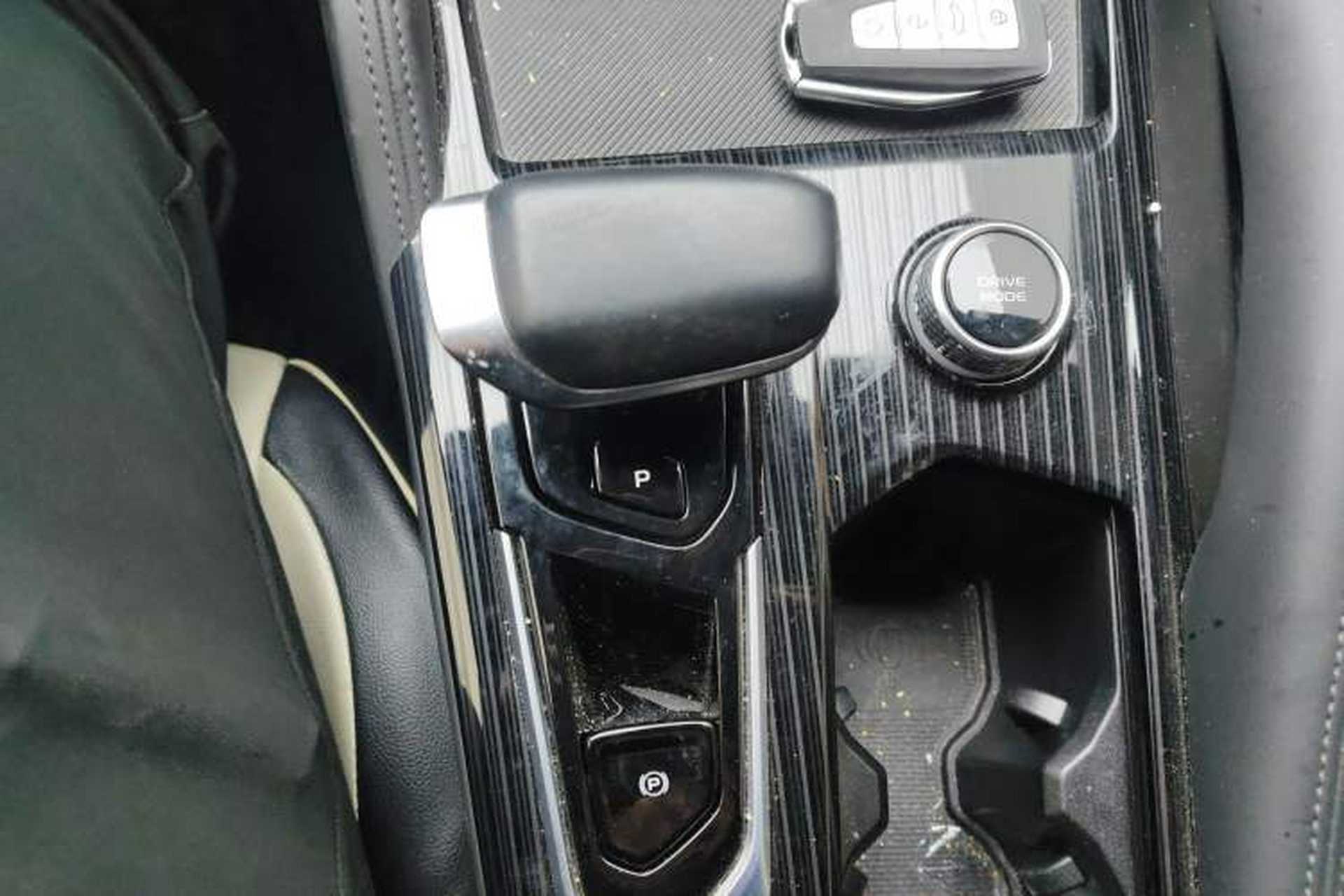Used Geely Auto Monjaro L 2024 2.0TD High-Power Automatic Two-Wheel Drive Skyline Edition Gear Lever