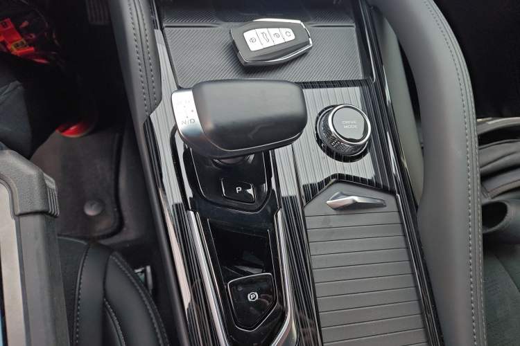 Used Geely Auto Monjaro L 2024 2.0TD High-Power Automatic Two-Wheel Drive Skyline Edition Gear Lever