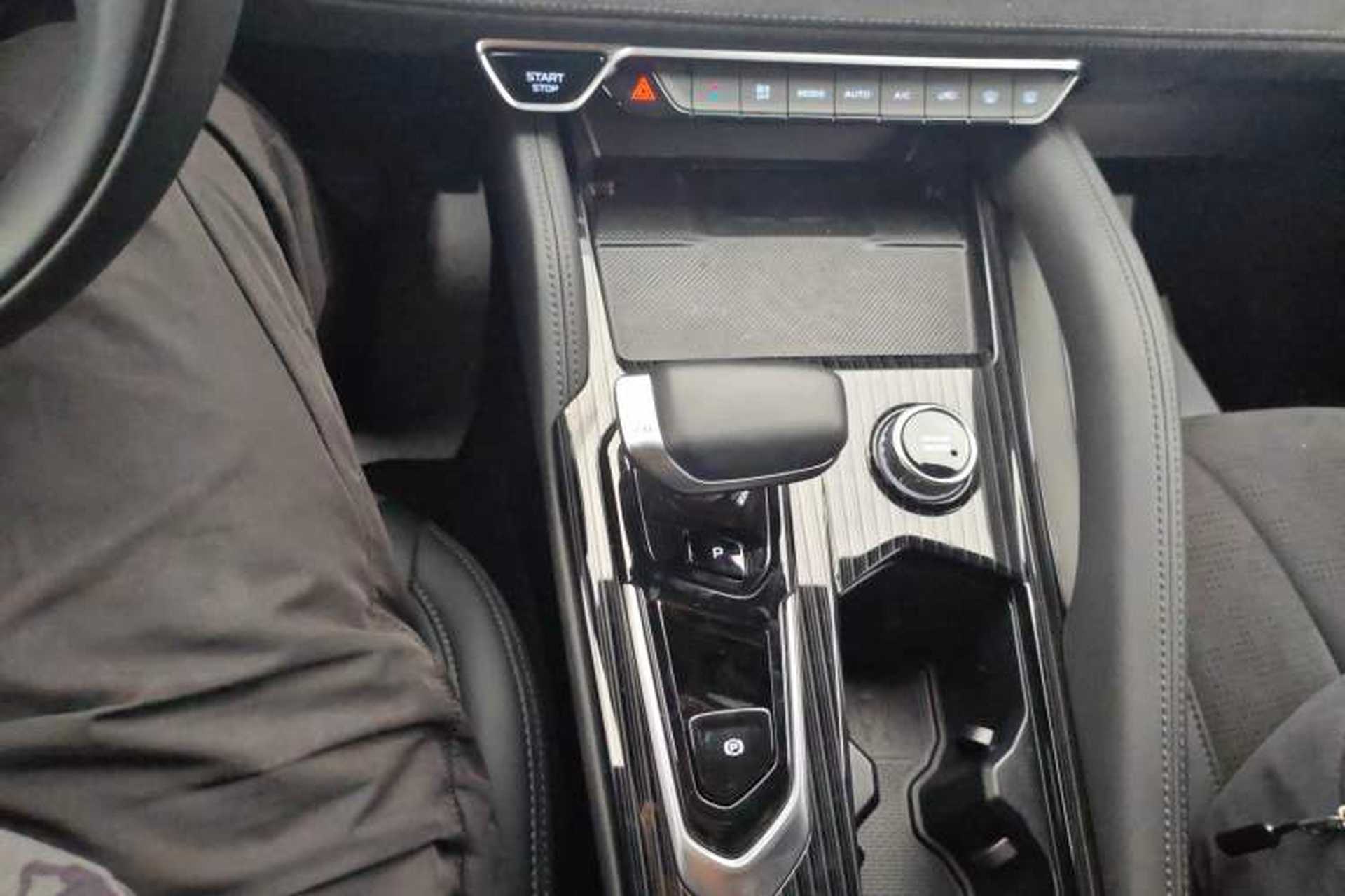 Used Geely Auto Monjaro L 2024 2.0TD High-Power Automatic Two-Wheel Drive Skyline Edition Gear Lever