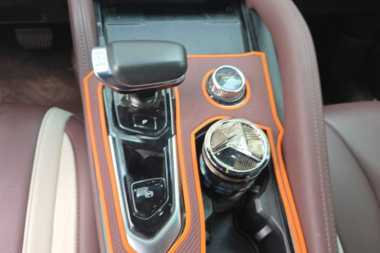 Used Geely Auto Monjaro L 2024 2.0TD High-Power Automatic Two-Wheel Drive Skyline Edition Gear Lever
