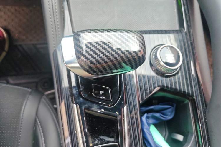 Used Geely Auto Monjaro L 2024 2.0TD High-Power Automatic Two-Wheel Drive Skyline Edition Gear Lever