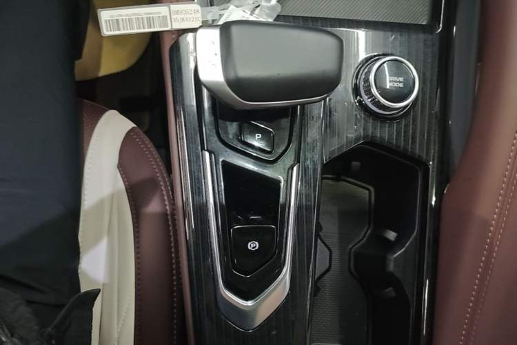 Used Geely Auto Monjaro L 2024 2.0TD High-Power Automatic Two-Wheel Drive Yunqi Version Gear Lever