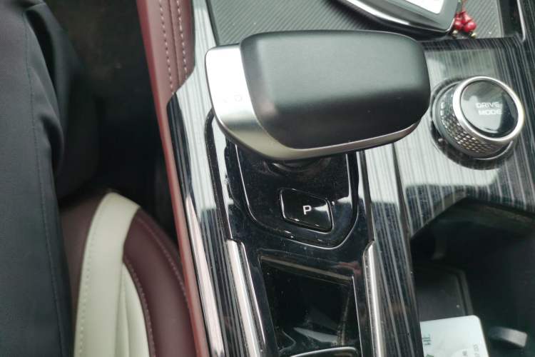 Used Geely Auto Monjaro L 2024 2.0TD High-Power Automatic Two-Wheel Drive Yunqi Version Gear Lever