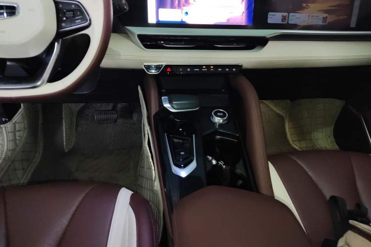 Used Geely Auto Monjaro L 2024 2.0TD High-Power Automatic Two-Wheel Drive Yunqi Version Gear Lever