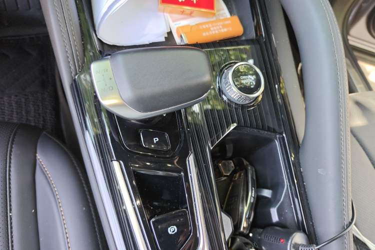 Used Geely Auto Monjaro L 2024 2.0TD DCT EVO Two-Wheel Drive Long-Range Version Gear Lever
