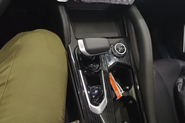 Used Geely Auto Monjaro L 2024 2.0TD DCT EVO Two-Wheel Drive Long-Range Version Gear Lever
